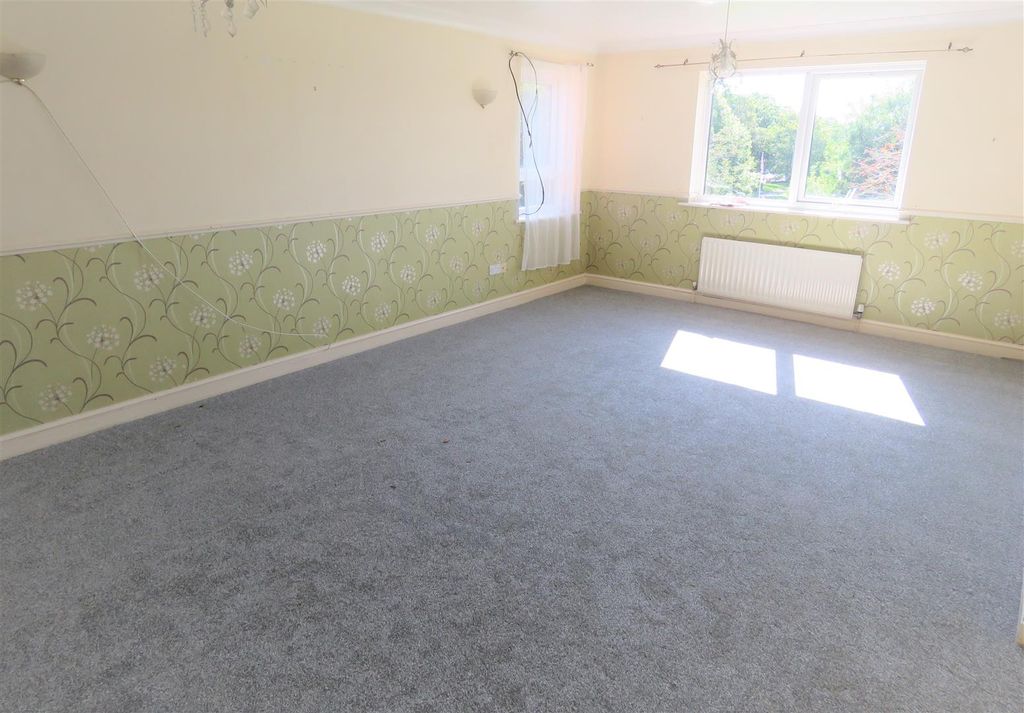 Property photo 2 of 12 Lounge Dining Room
