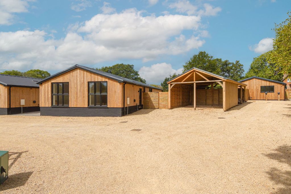 Property photo 1 of 33