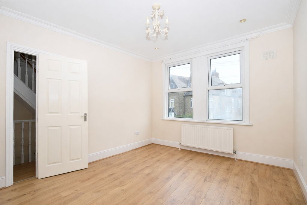 Property photo 3 of 8 5006604