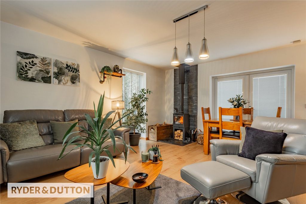 Property photo 1 of 25 Sitting Room