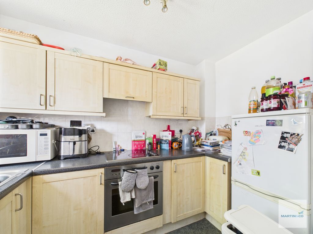 Property photo 3 of 11 Cam03394G0-Pr0326-Still003
