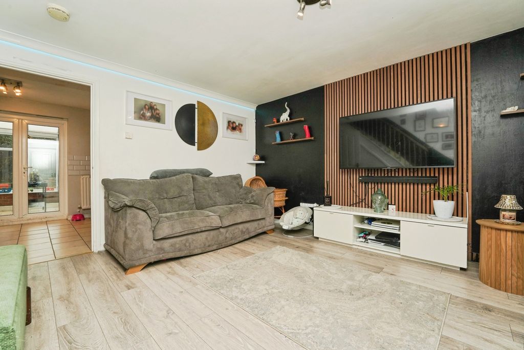 Property photo 3 of 14 Pbox-Img.Jpg