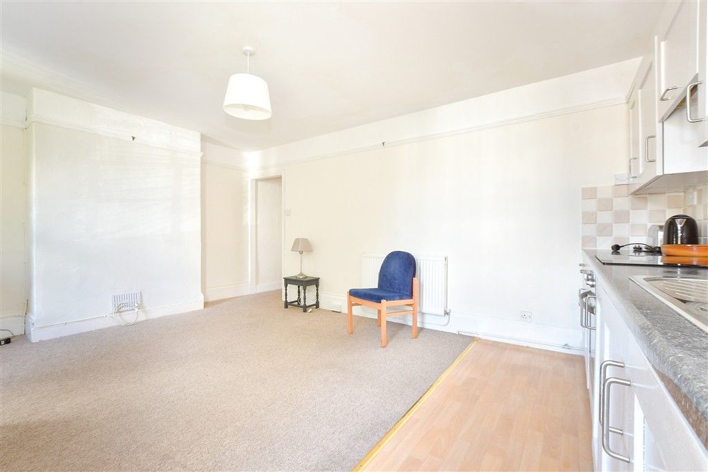 Property photo 1 of 10 Kitchen/ Living Room