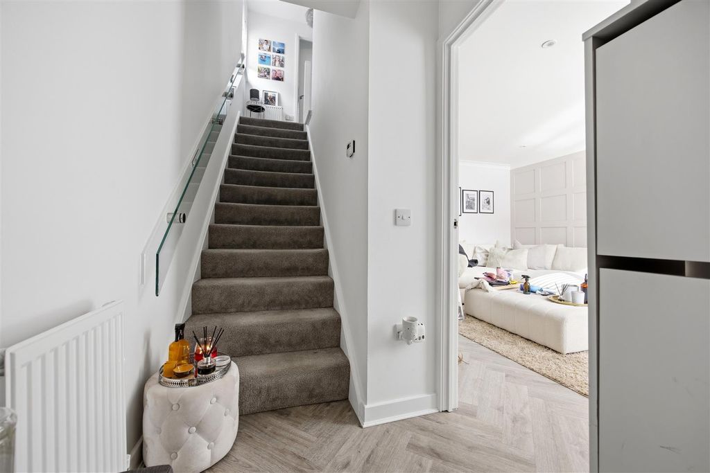 Property photo 2 of 24 21_Harfield_Drive_Glasgow_005.Jpg