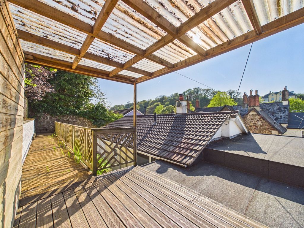 Property photo 2 of 19 Gin Terrace