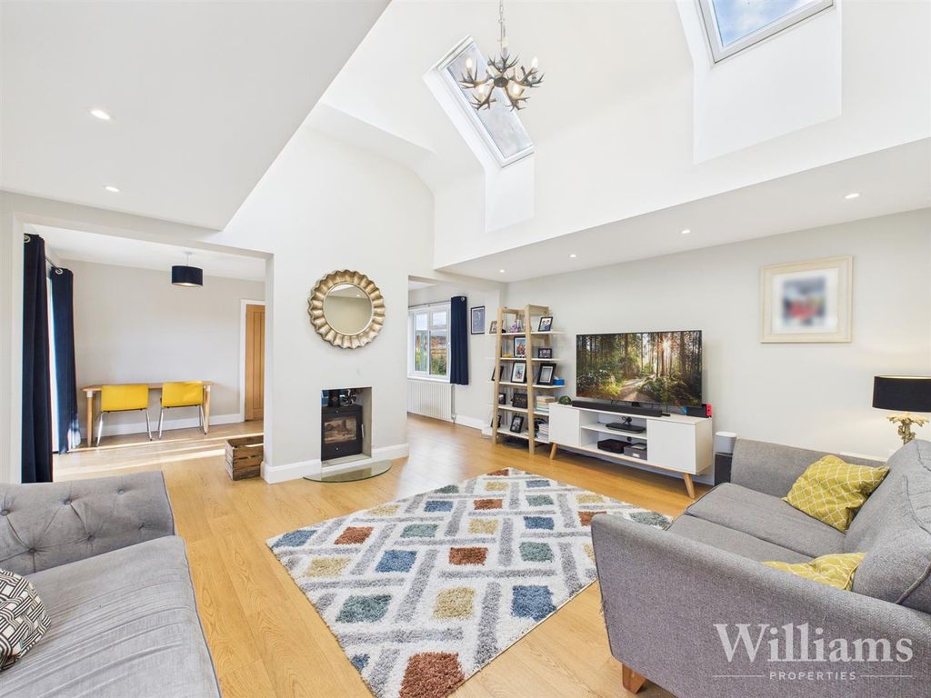 Property photo 2 of 21 Cam02861G0-Pr0522-Still020.Jpg