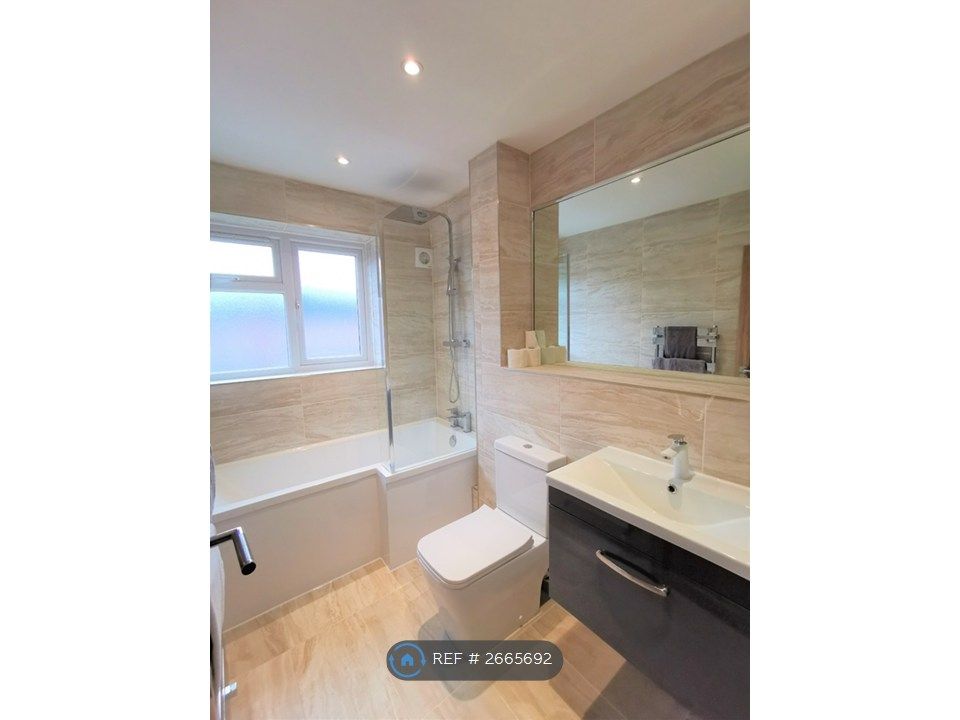 Property photo 2 of 18 Bathroom