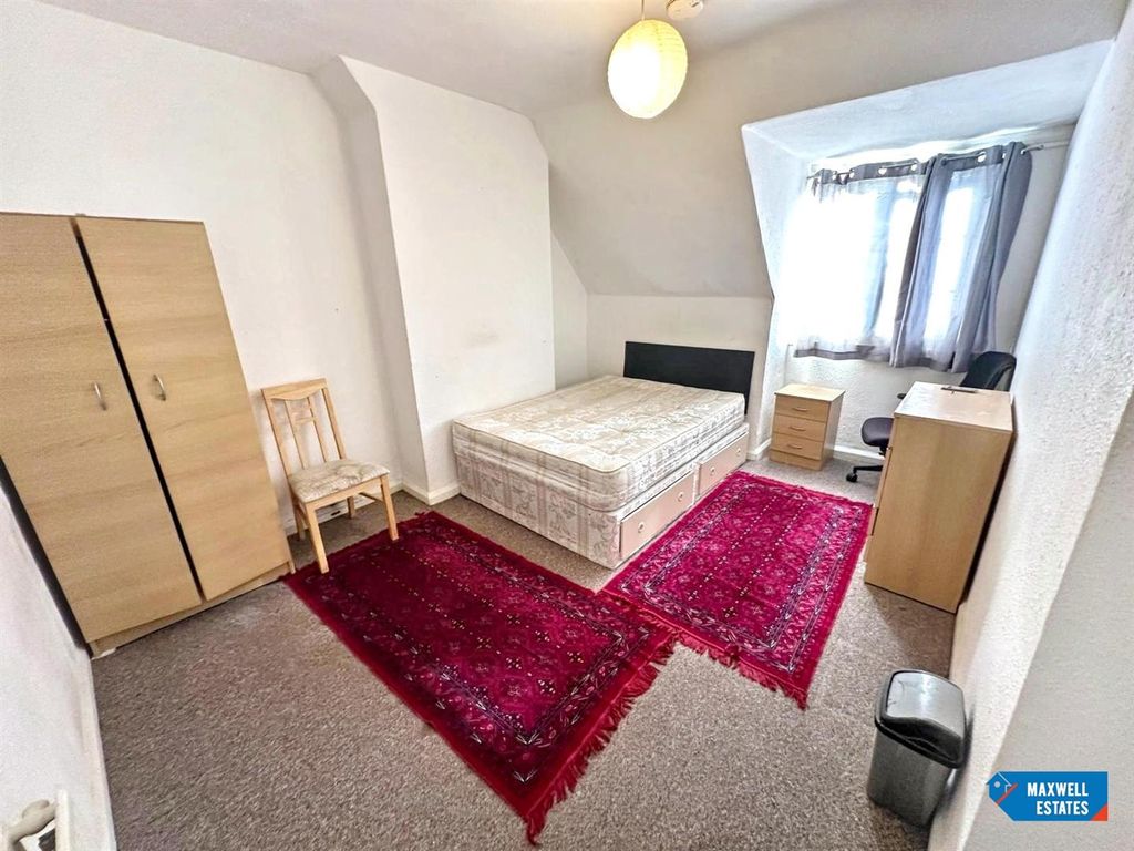 Property photo 1 of 7 Watling 3A 1 xx.Jpg