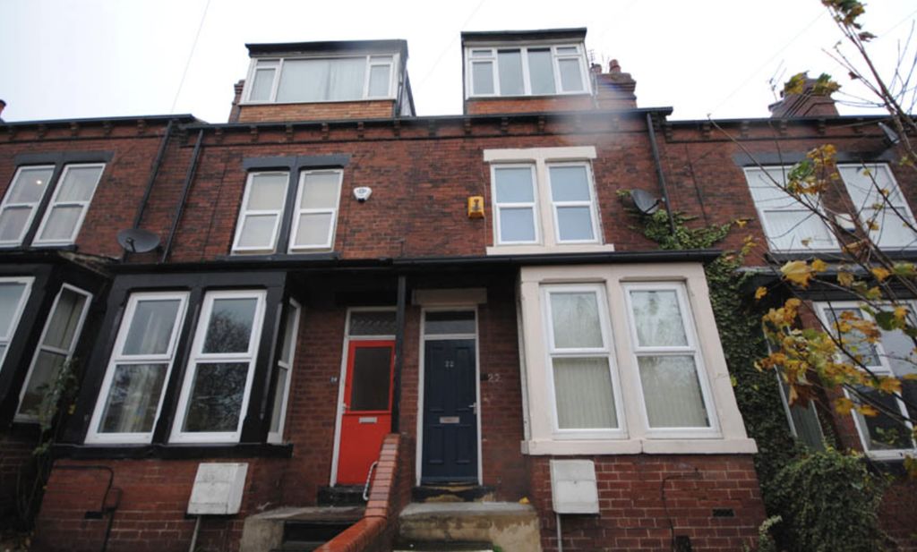 Property photo 2 of 14 Attractive Brick-Front Terraced House With Bay Win...