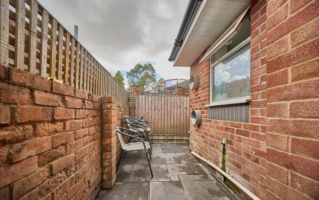 Property photo 3 of 9 Outside