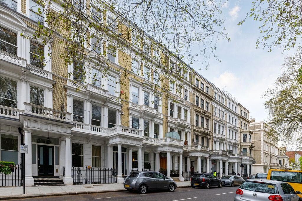 Property photo 3 of 19 Exterior