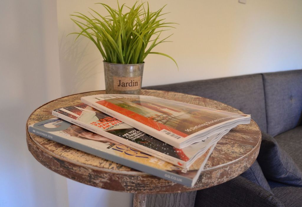 Property photo 2 of 22 Living Room