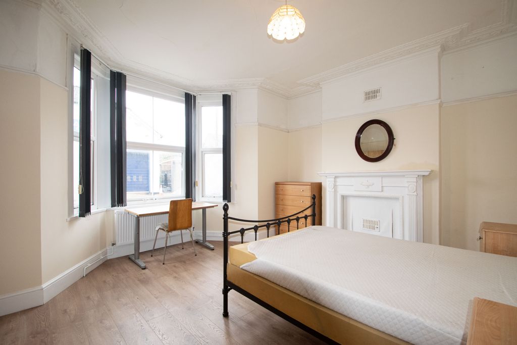 Property photo 3 of 11 Photo 4