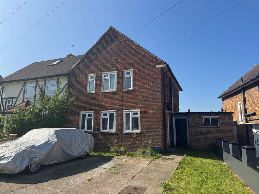 Property photo 1 of 10 34 Larch Way.Jpg