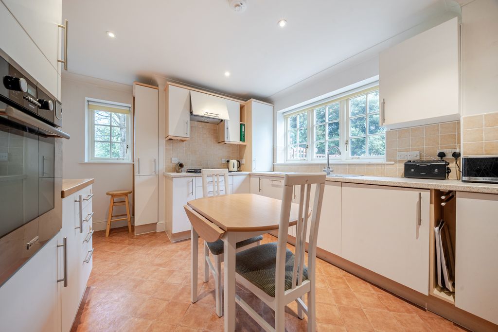Property photo 3 of 24 Kitchen / Breakfast Room