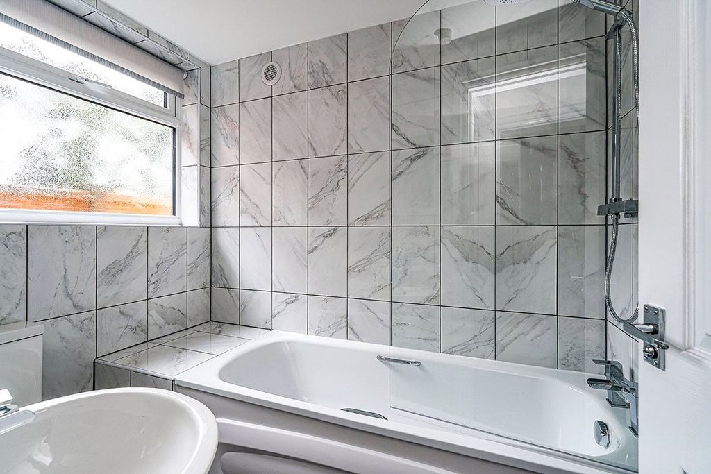 Property photo 3 of 8 Bathroom