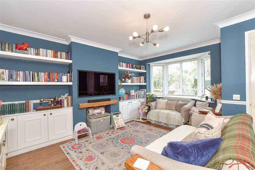 Property photo 2 of 11 Lounge