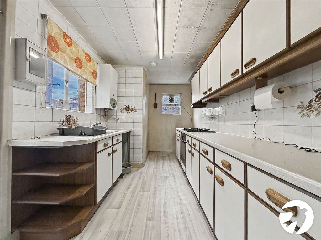 Property photo 2 of 9 Kitchen