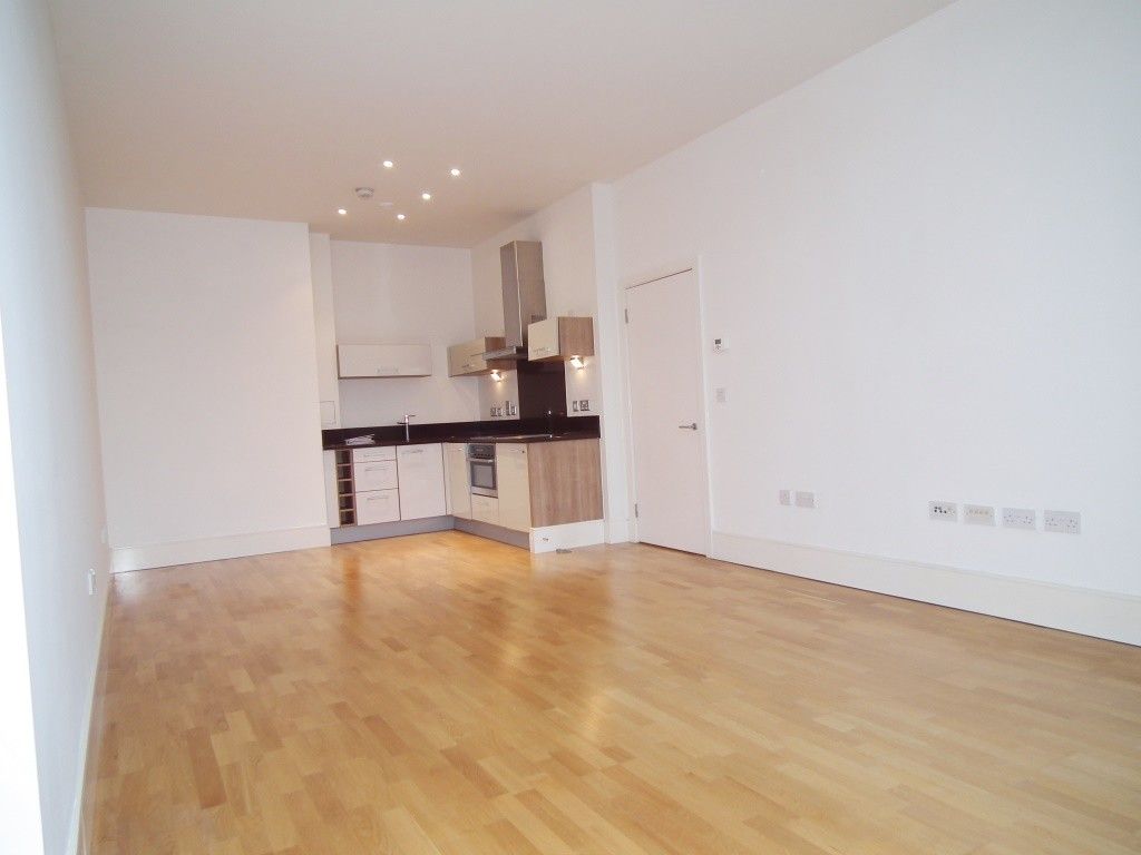 Property photo 1 of 8 Living Room (Main)