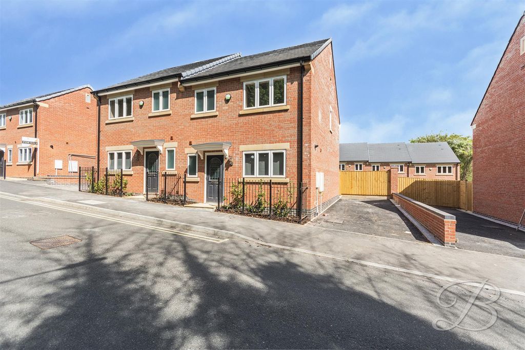 Property photo 1 of 19 External