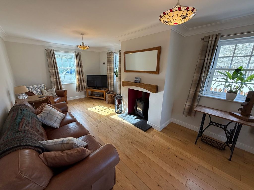 Property photo 3 of 49