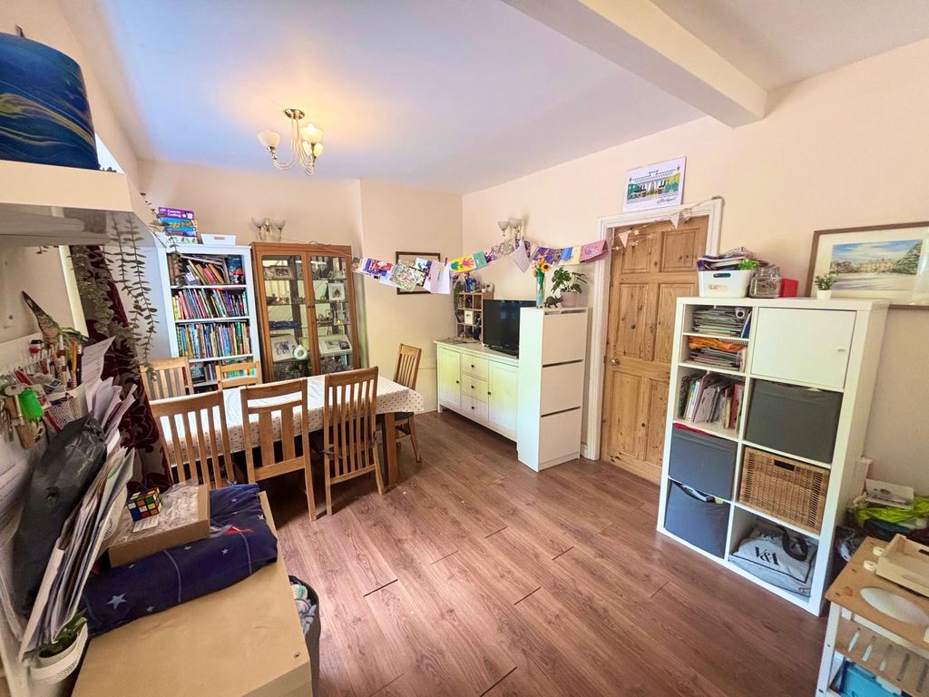 Property photo 2 of 33