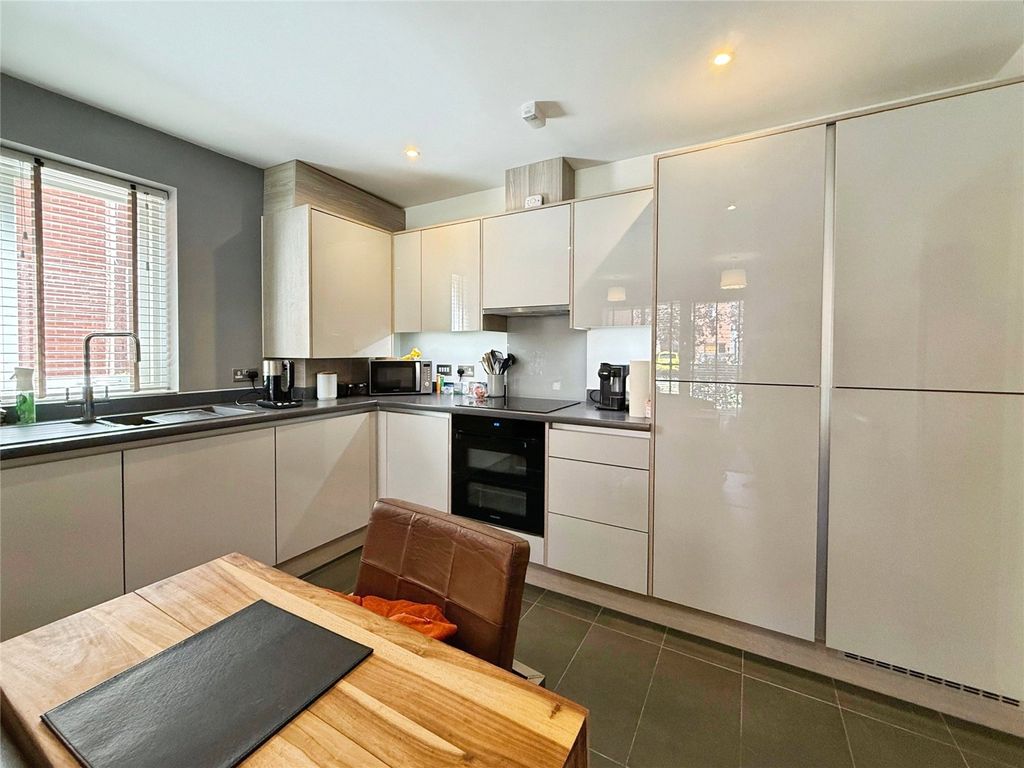 Property photo 3 of 12 Picture No. 06