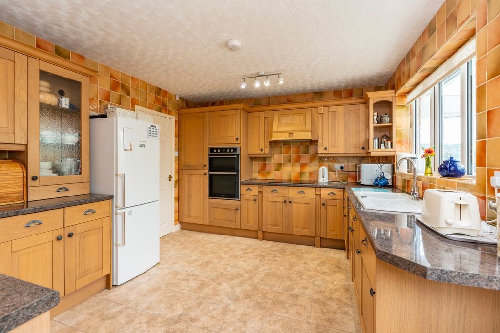 Property photo 3 of 24