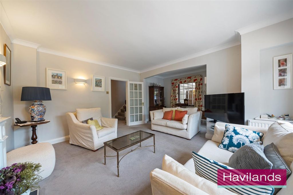 Property photo 3 of 22 Oakwood Crescent-22.Jpg
