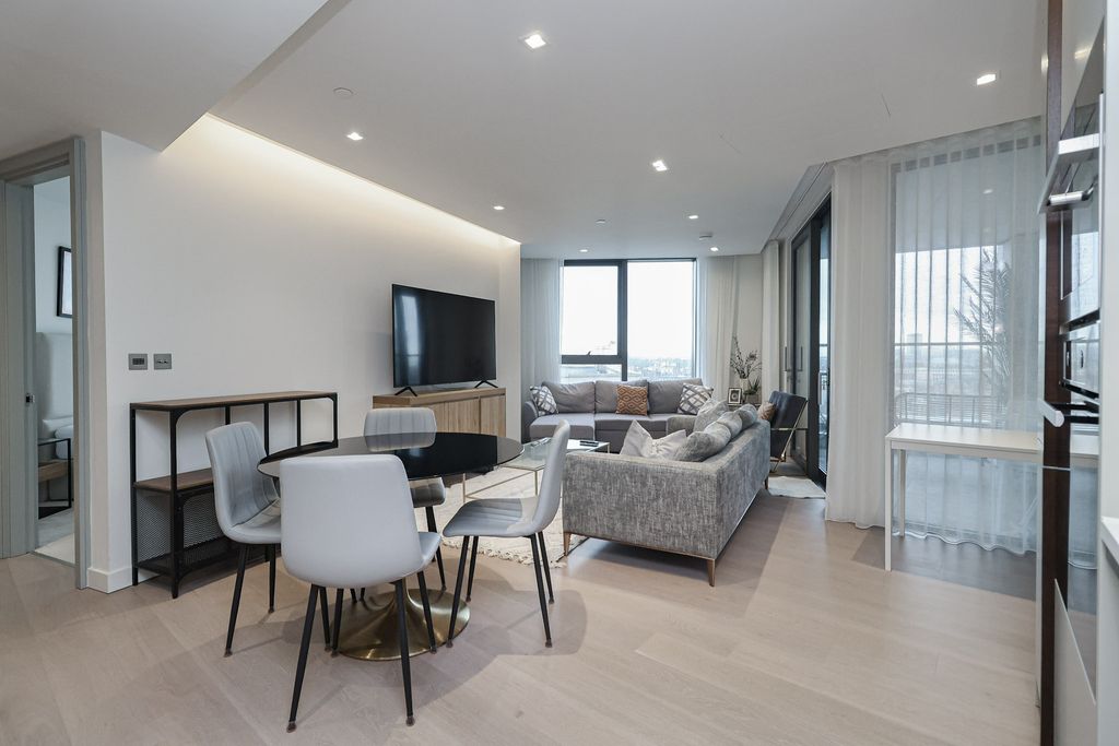 Property photo 2 of 28