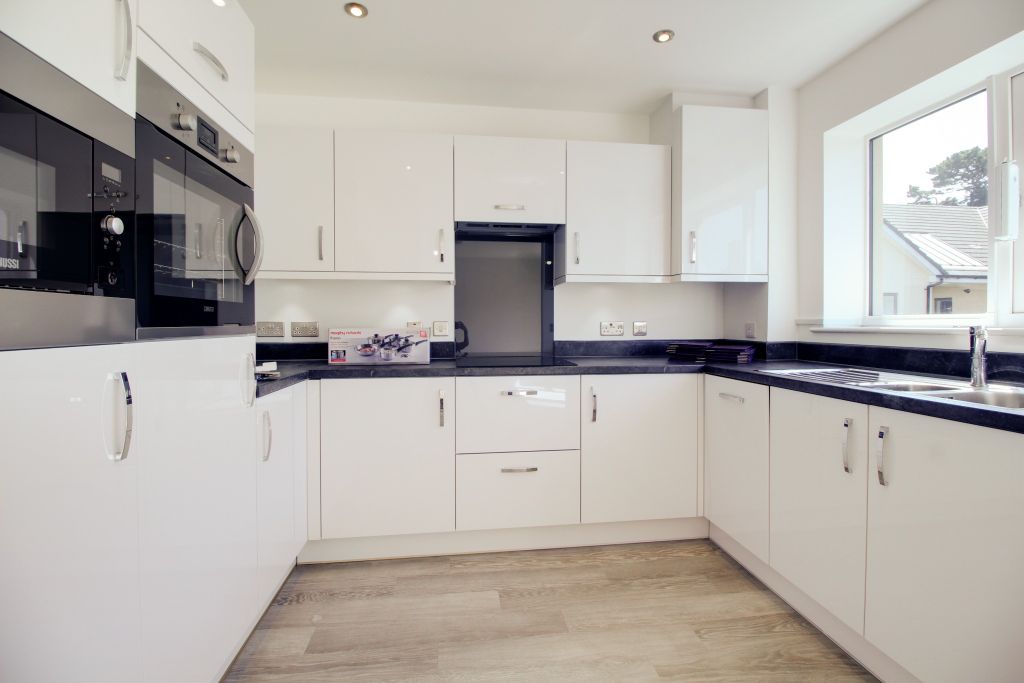 Property photo 2 of 10 Kitchen