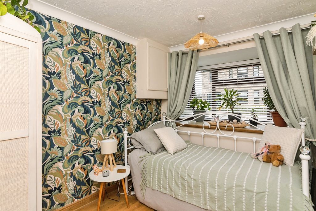 Property photo 3 of 21