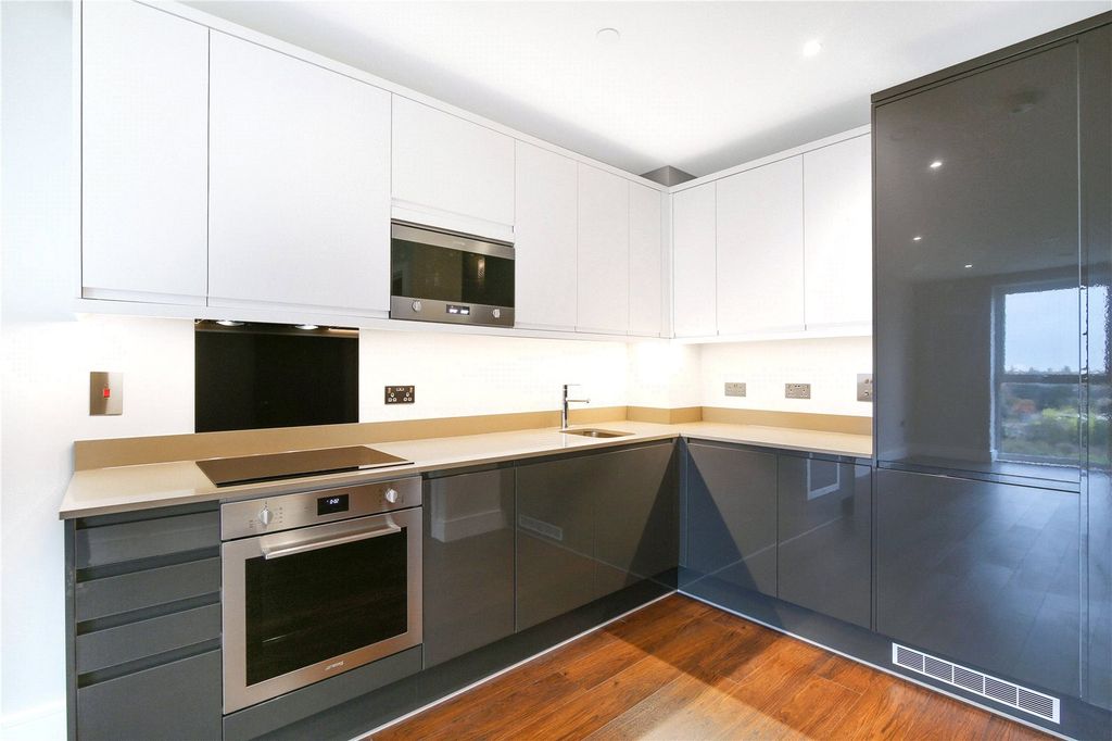 Property photo 2 of 12 Kitchen