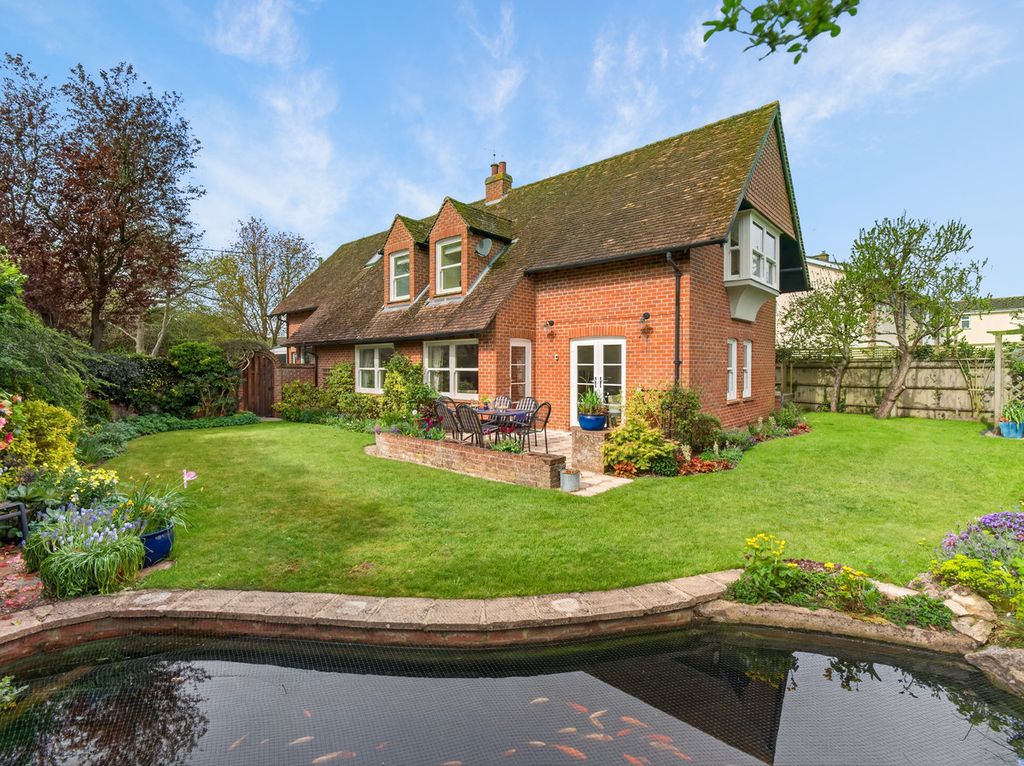 Property photo 2 of 33