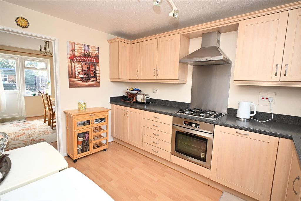 Property photo 3 of 15 Kitchen