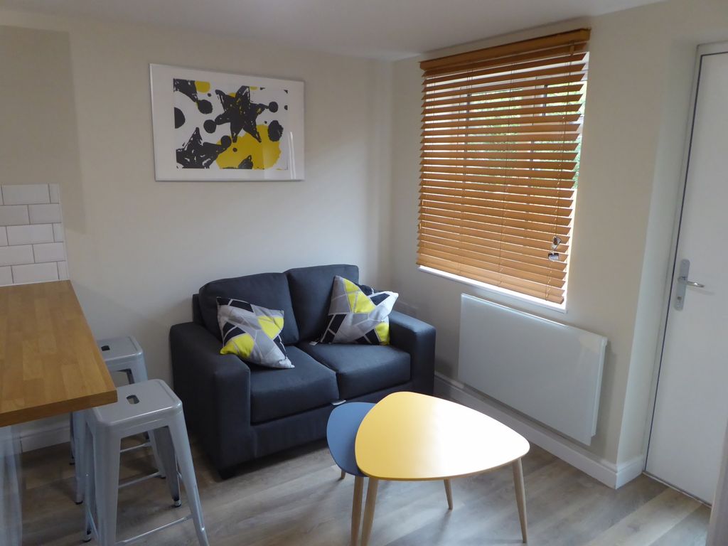 Property photo 3 of 9 (Main)