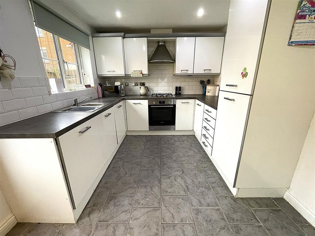 Property photo 3 of 22 Kitchen