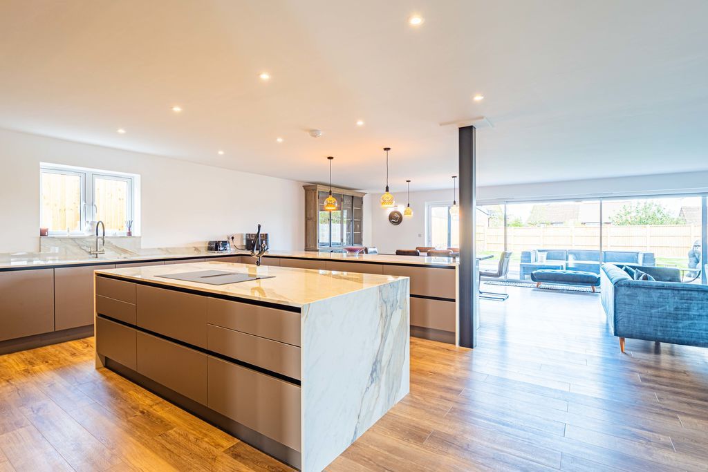 Property photo 2 of 28 Kitchen