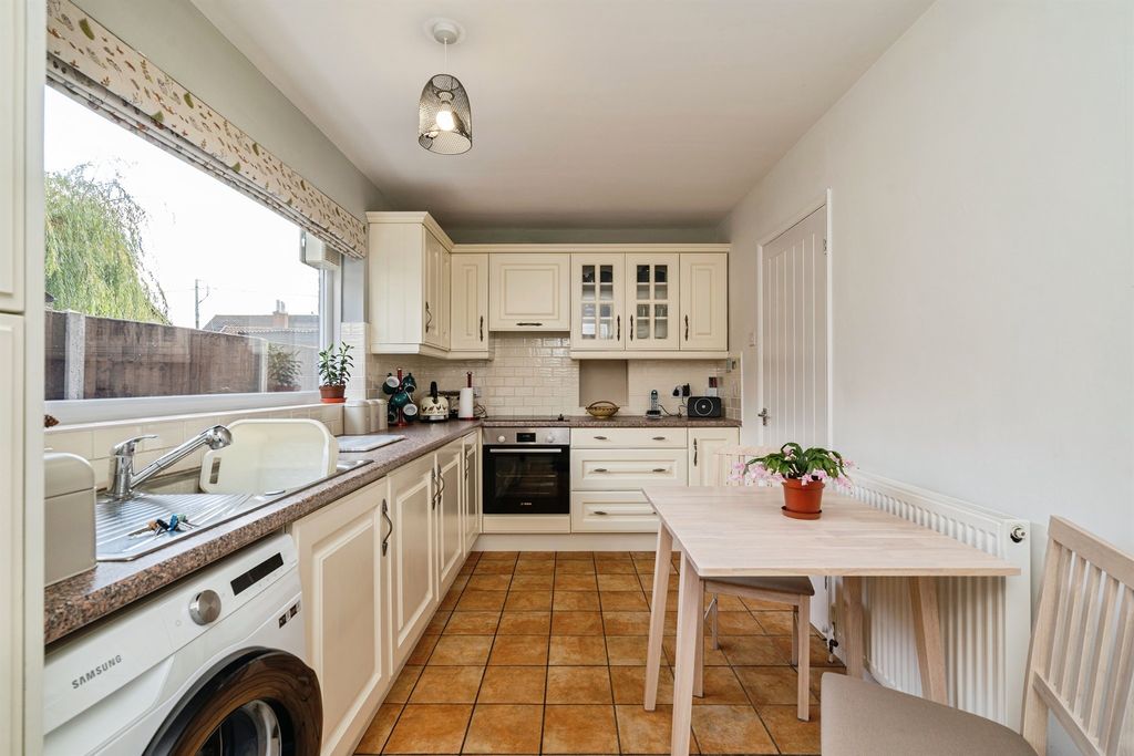 Property photo 2 of 20