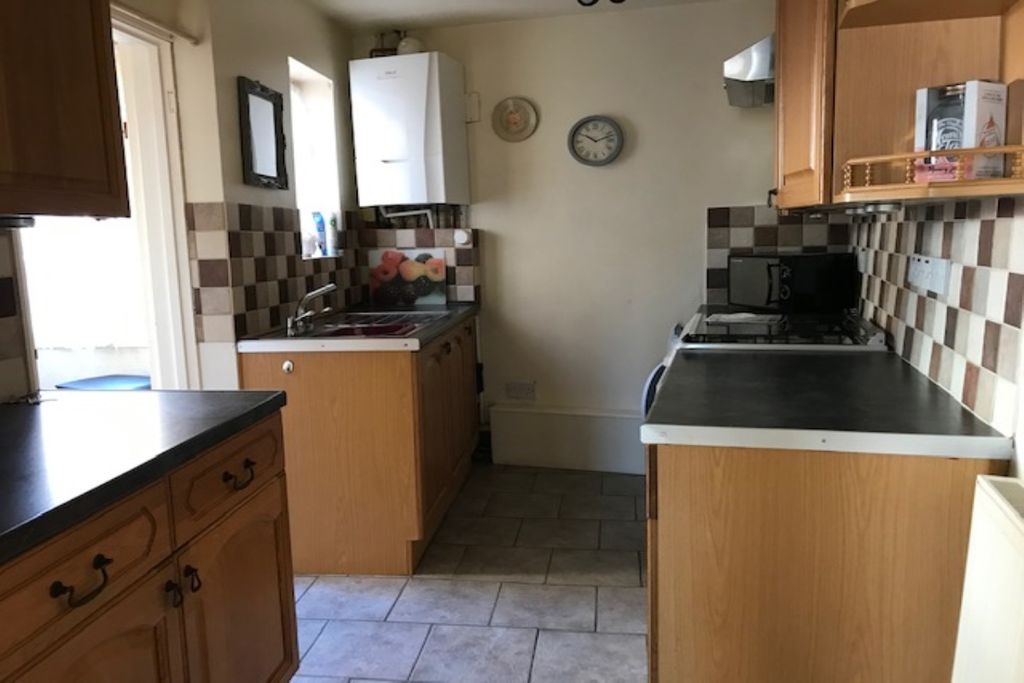 Property photo 3 of 6 Kitchen
