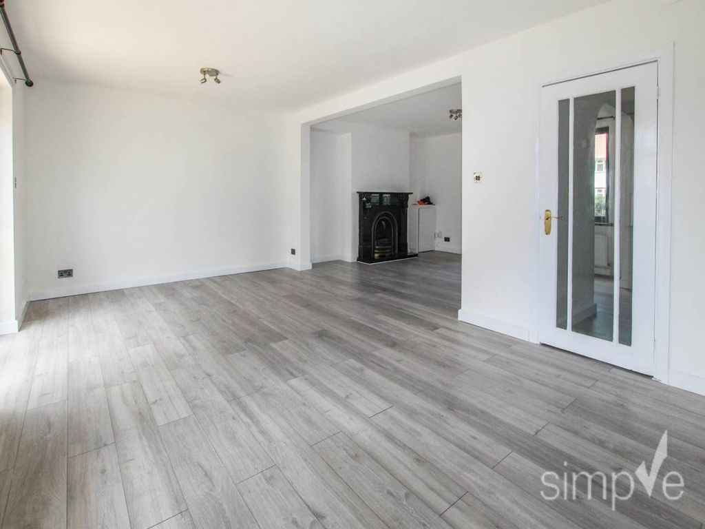Property photo 3 of 12 Img_9327