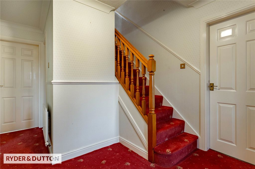 Property photo 3 of 28 Entrance Hall