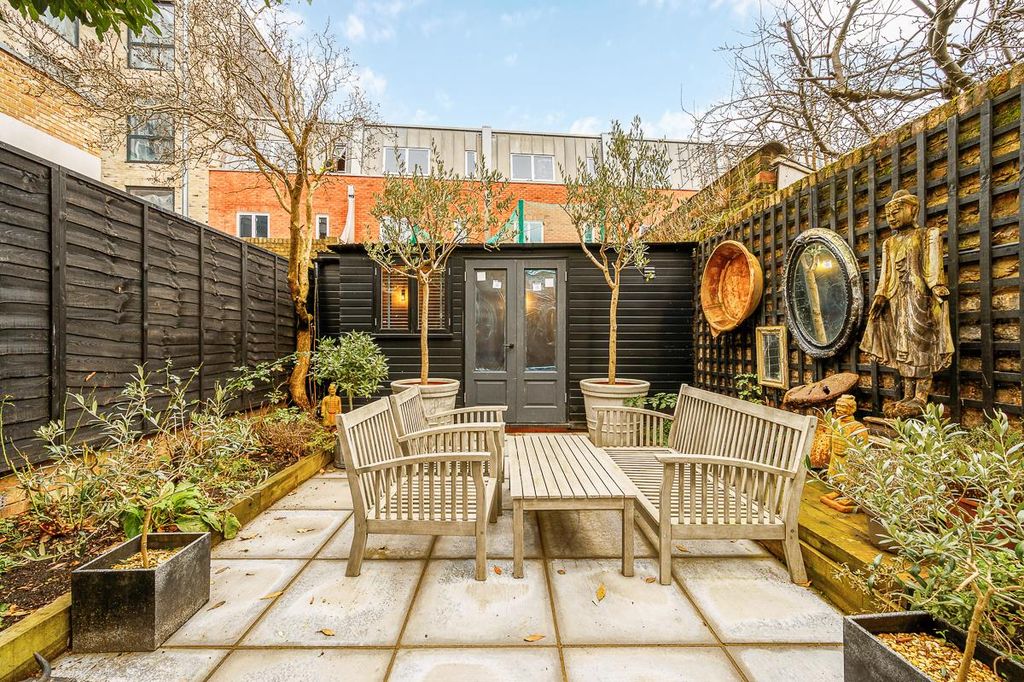 Property photo 3 of 11