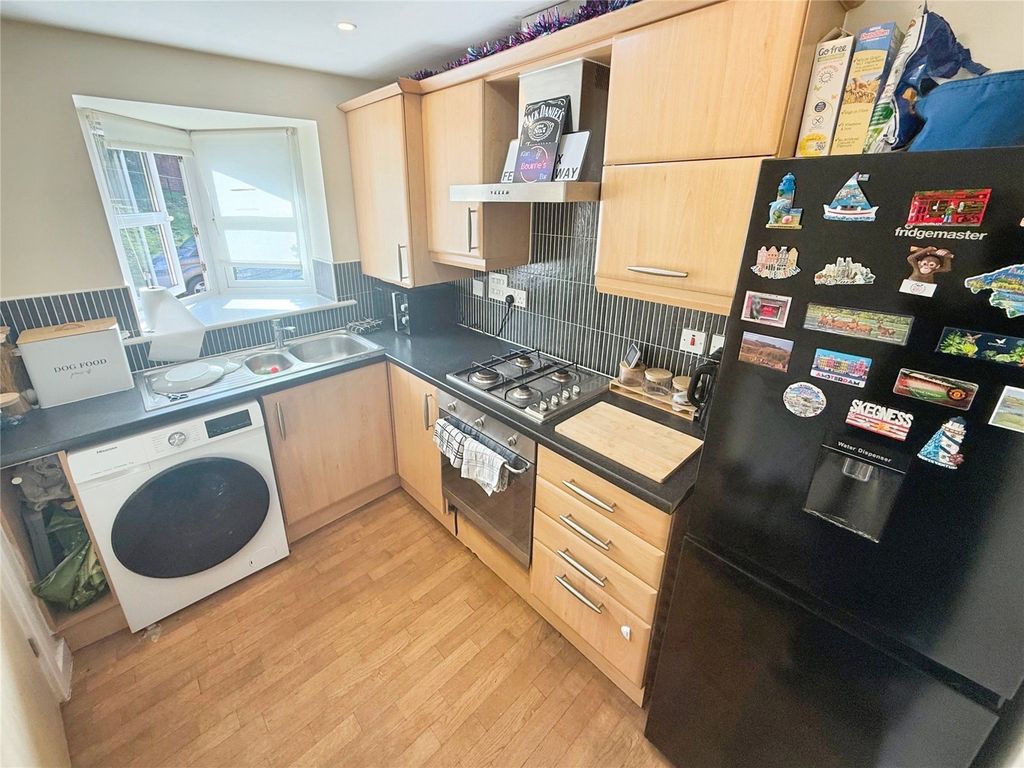 Property photo 2 of 9 Kitchen