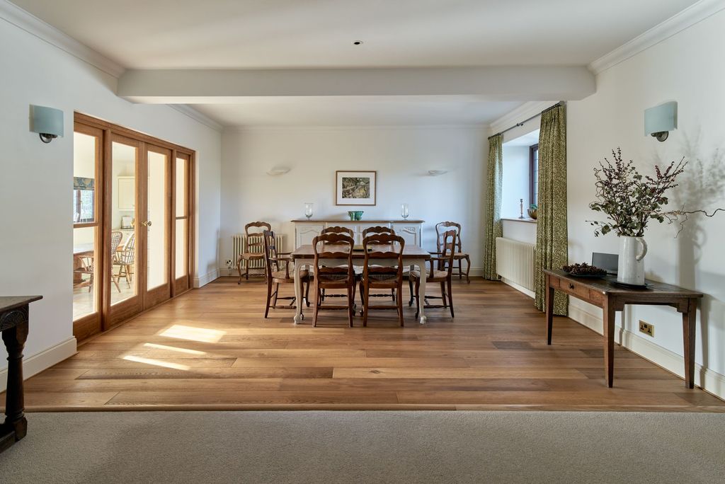 Property photo 2 of 33