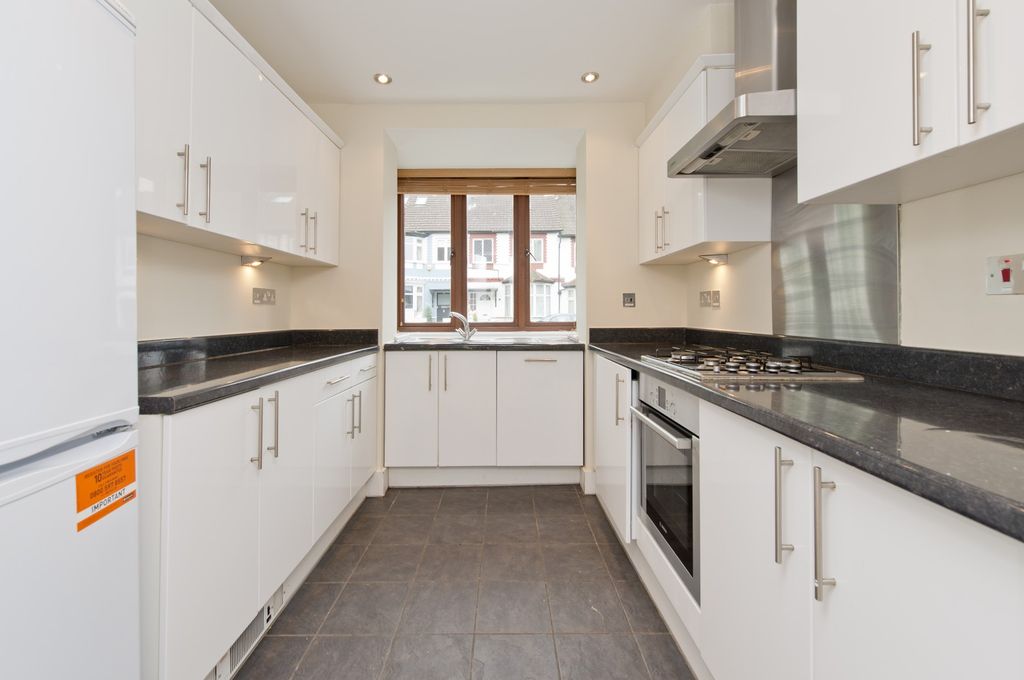 Property photo 2 of 9 Kitchen
