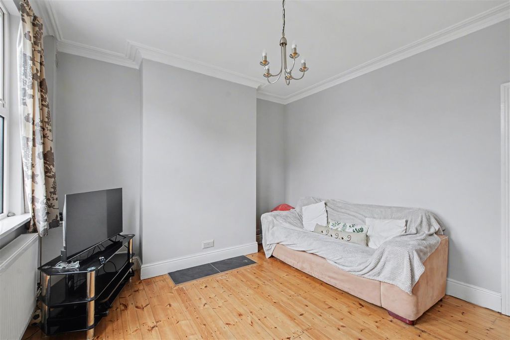 Property photo 3 of 17 Lounge_2.Jpeg