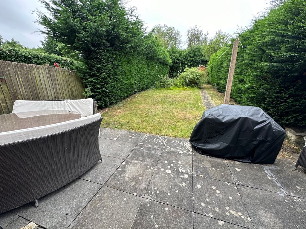 Property photo 2 of 9 Garden