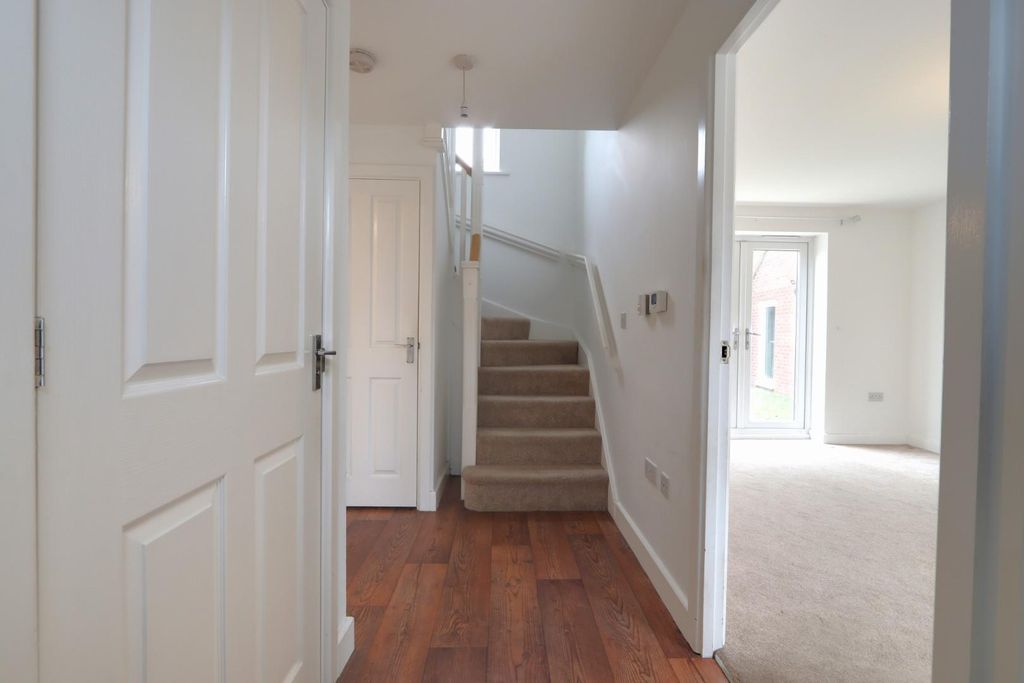 Property photo 2 of 16 Hallway