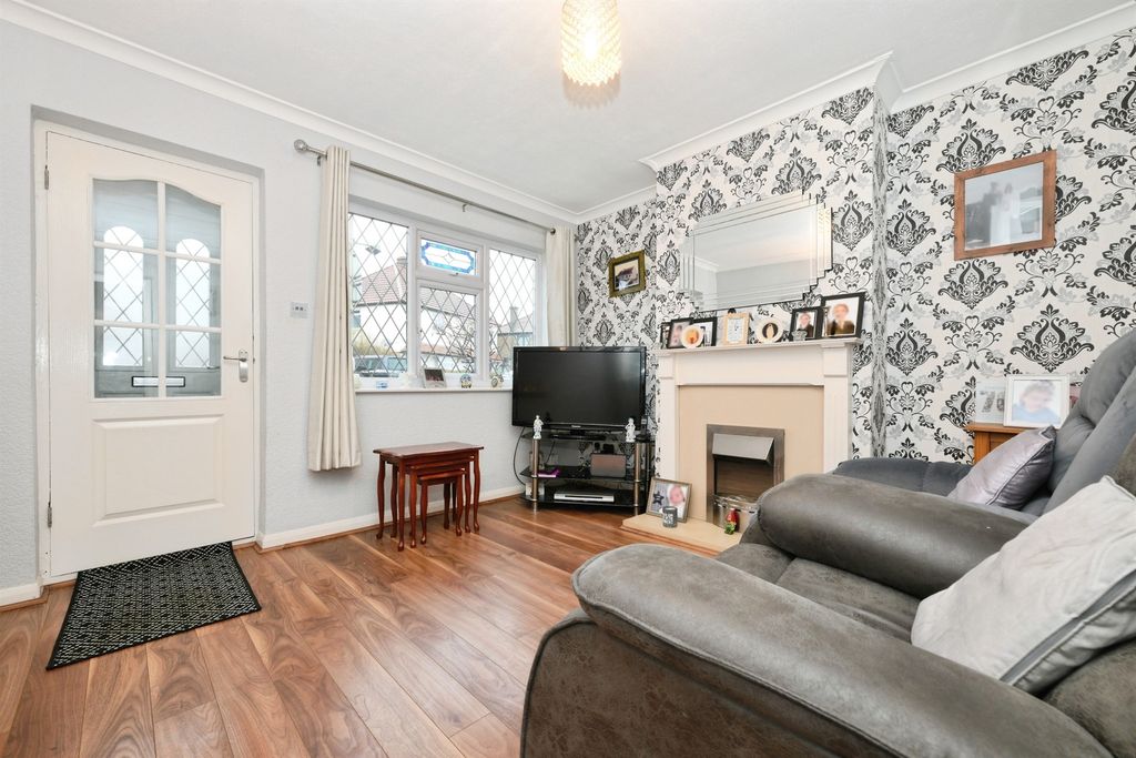 Property photo 3 of 17